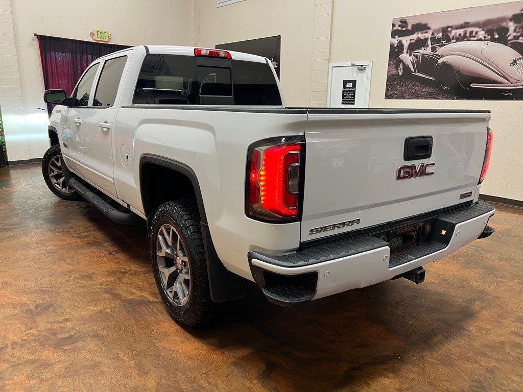 2017 GMC Sierra Image 2