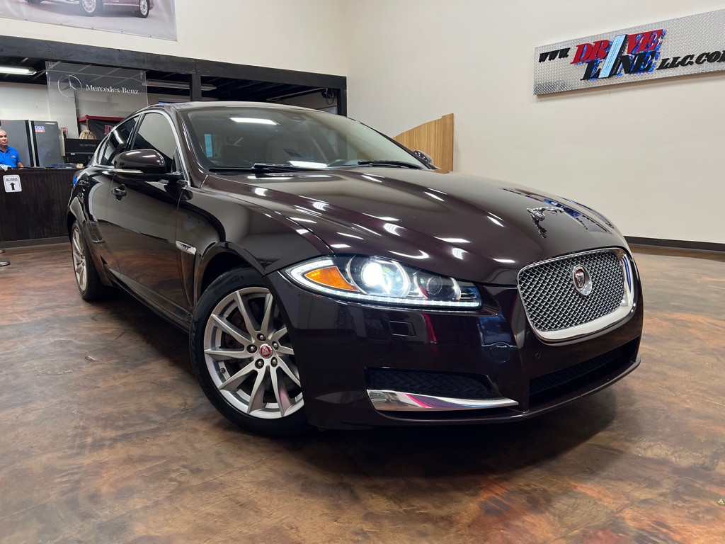 2015 Jaguar XF Image 1