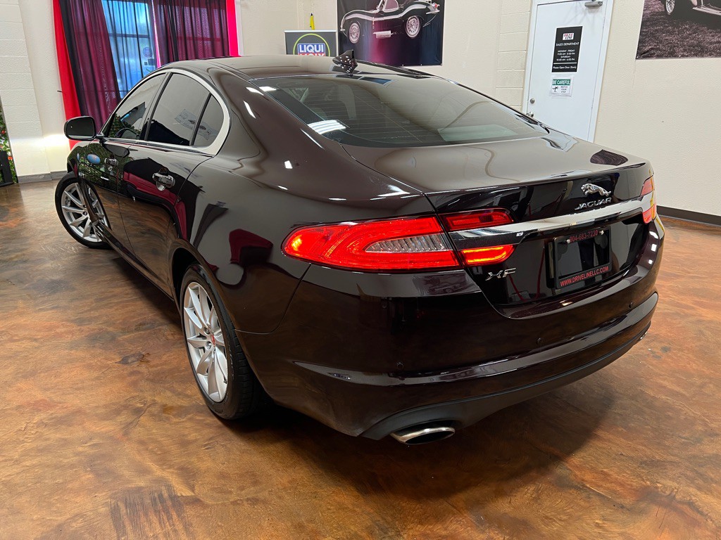 2015 Jaguar XF Image 2