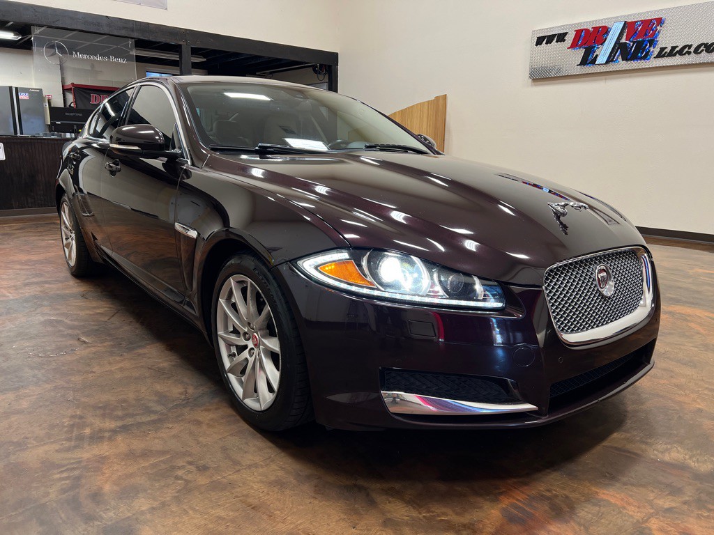 2015 Jaguar XF Image 3