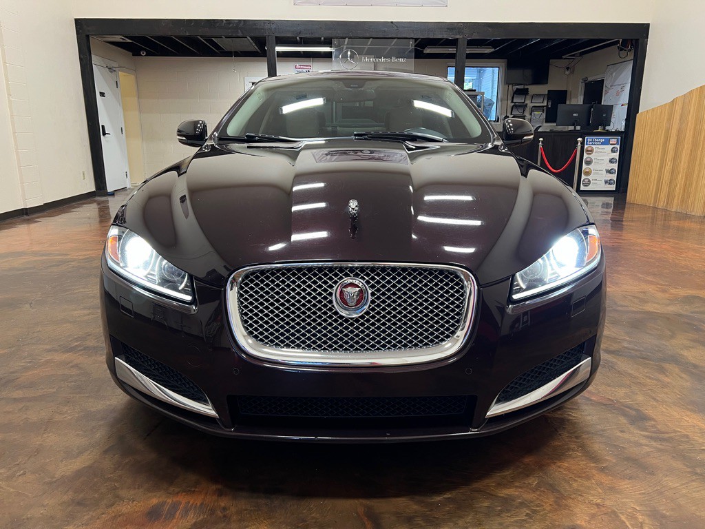2015 Jaguar XF Image 4