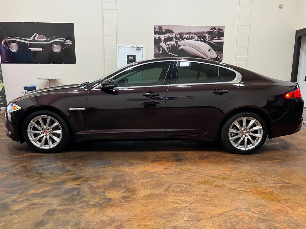 2015 Jaguar XF Image 6