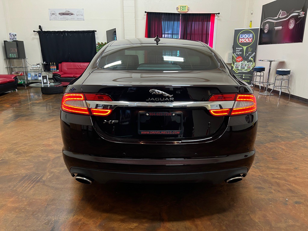 2015 Jaguar XF Image 8