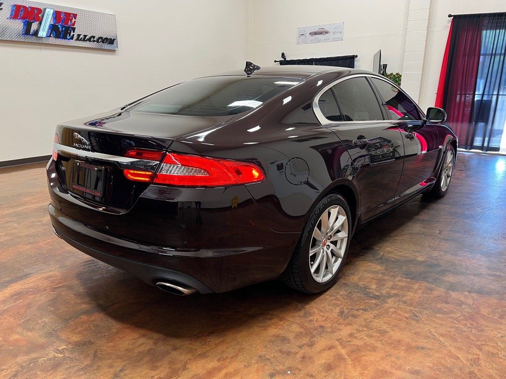 2015 Jaguar XF Image 9