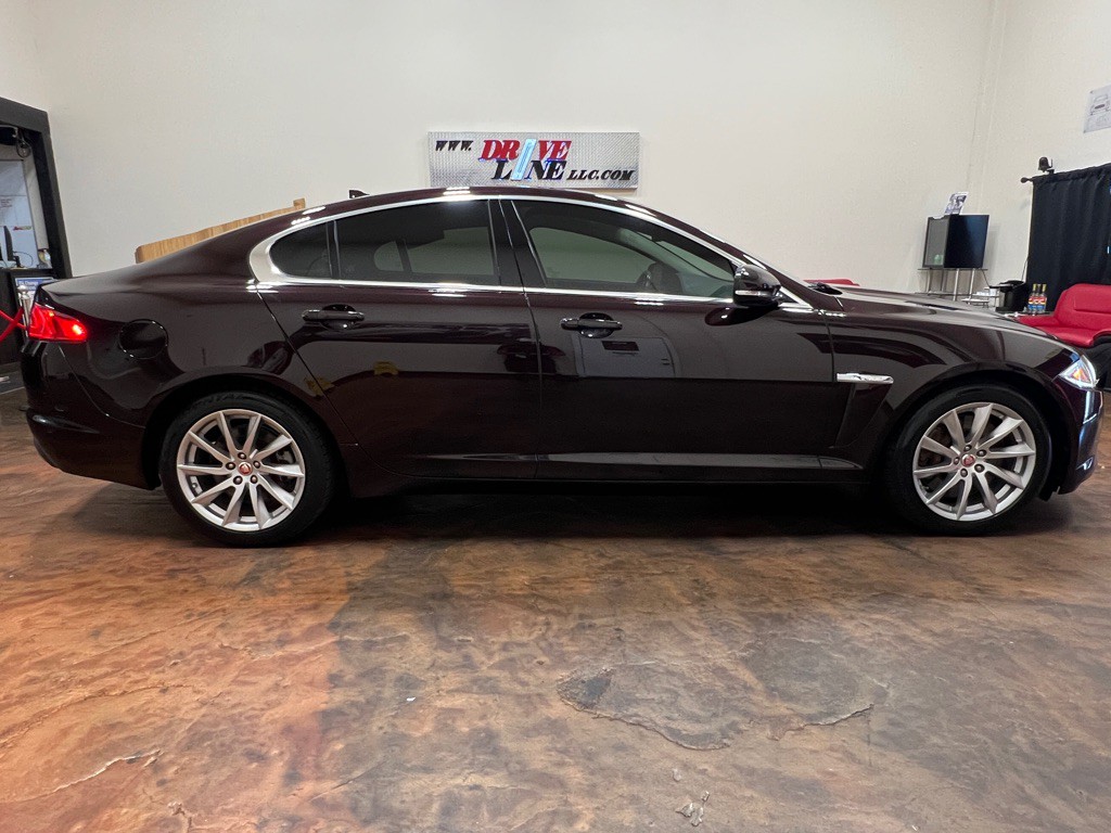2015 Jaguar XF Image 10