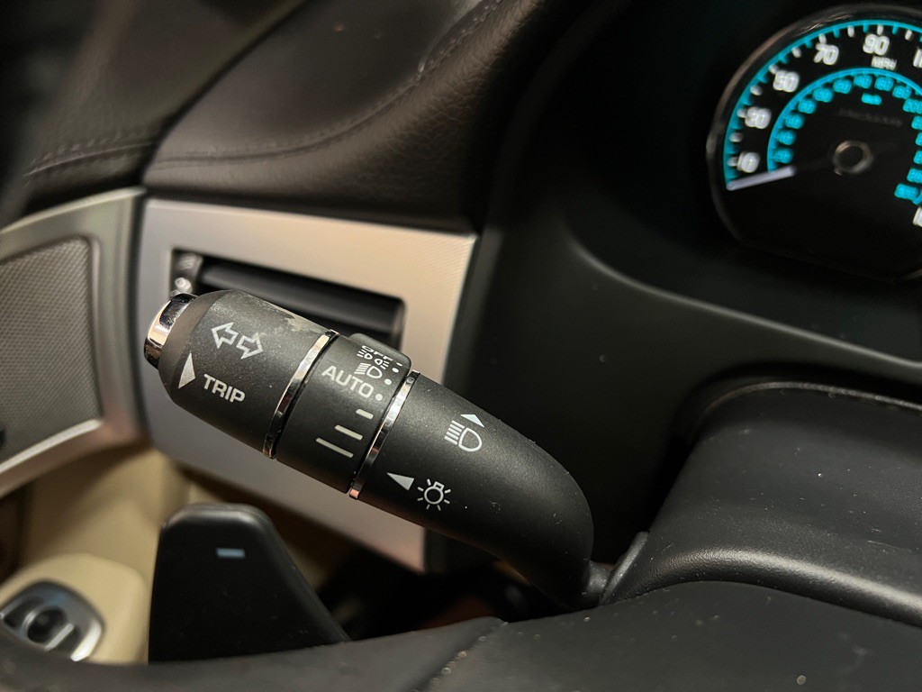 2015 Jaguar XF Image 20