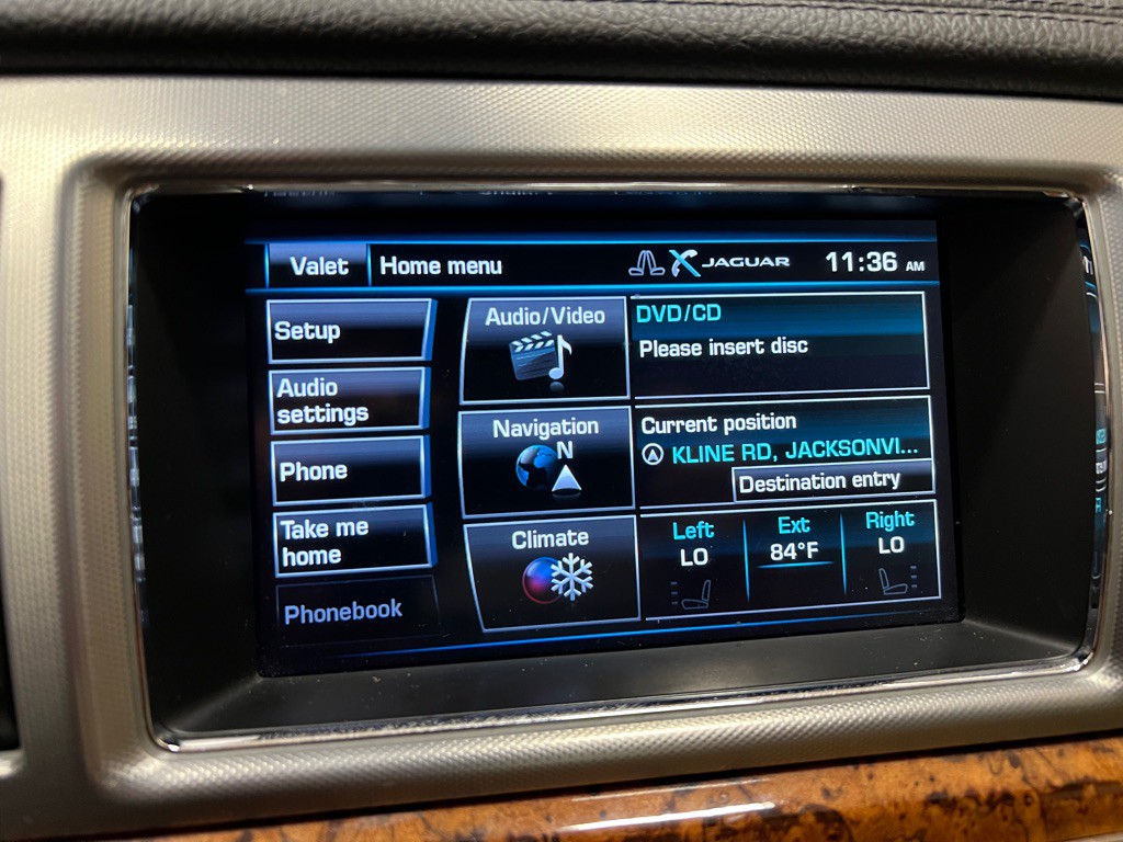 2015 Jaguar XF Image 23