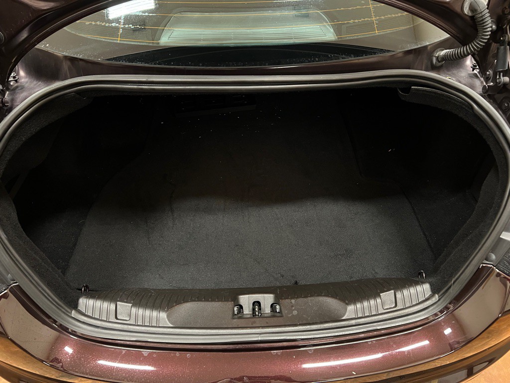 2015 Jaguar XF Image 34