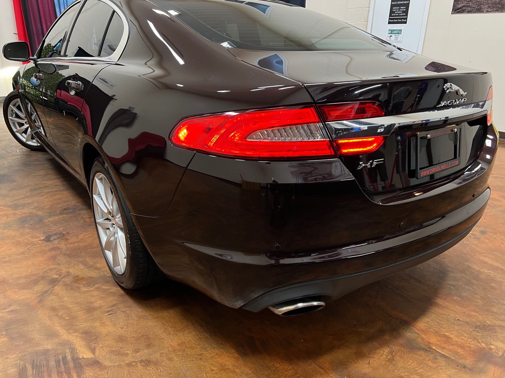 2015 Jaguar XF Image 37