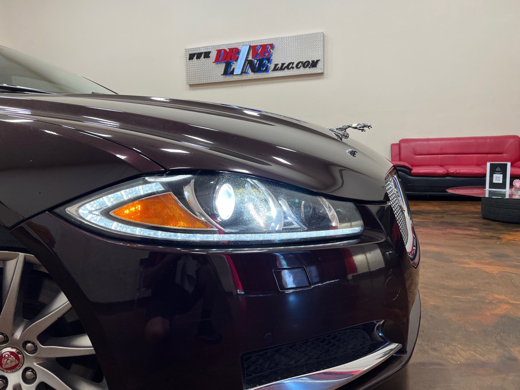2015 Jaguar XF Image 42