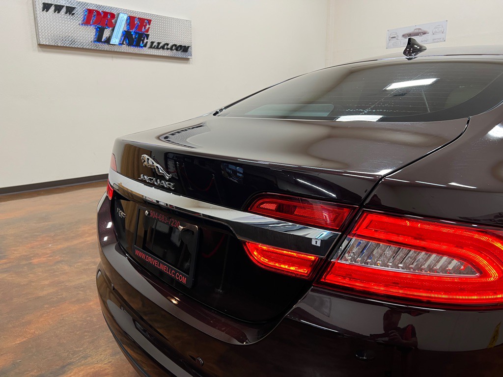 2015 Jaguar XF Image 43