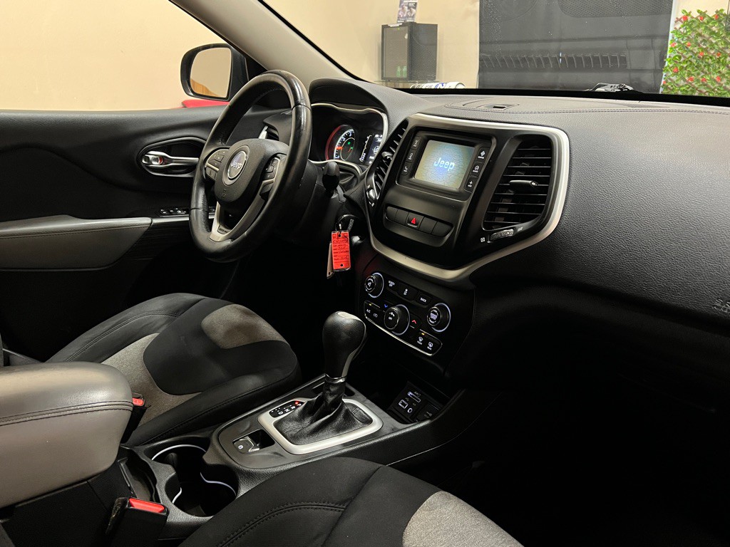 2014 Jeep Cherokee Image 16
