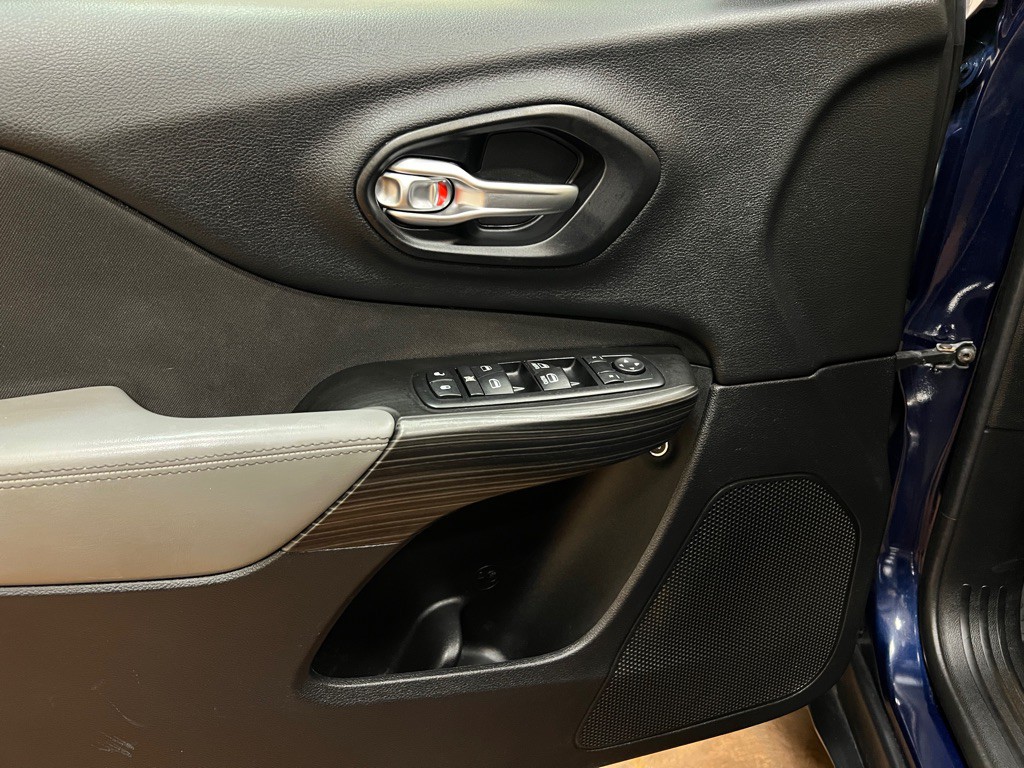 2014 Jeep Cherokee Image 17