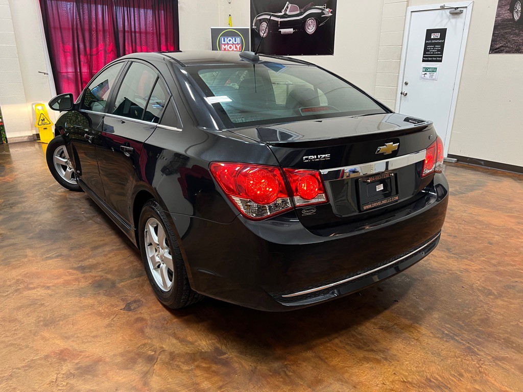 2015 Chevrolet Cruze Image 2