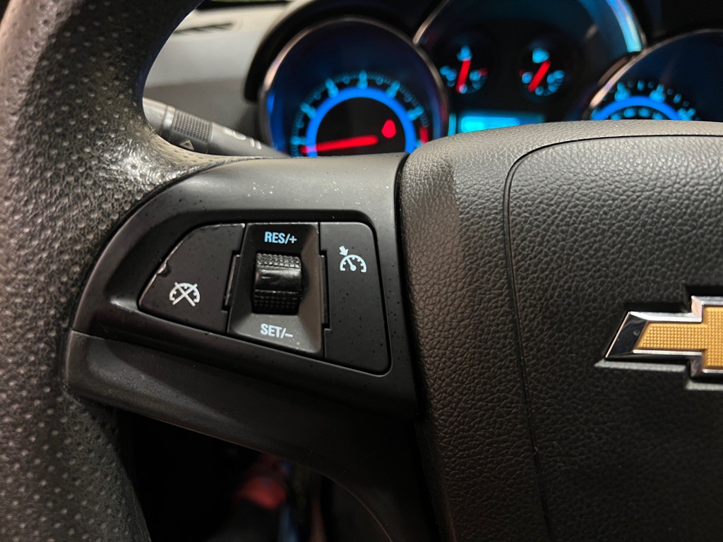 2015 Chevrolet Cruze Image 17