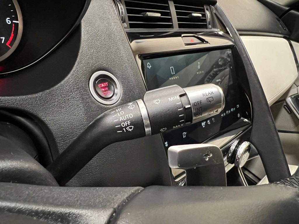 2021 Jaguar E-pace Image 21