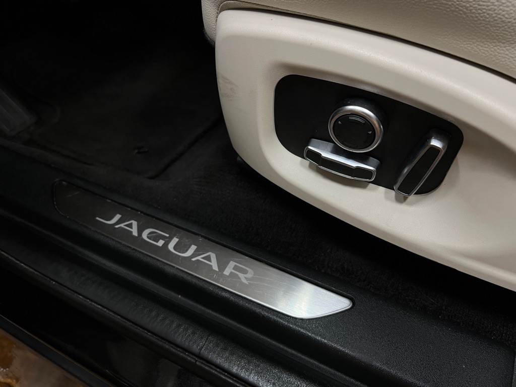 2021 Jaguar E-pace Image 28