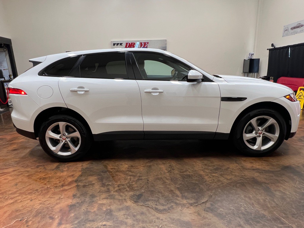 2020 Jaguar F-PACE Image 10