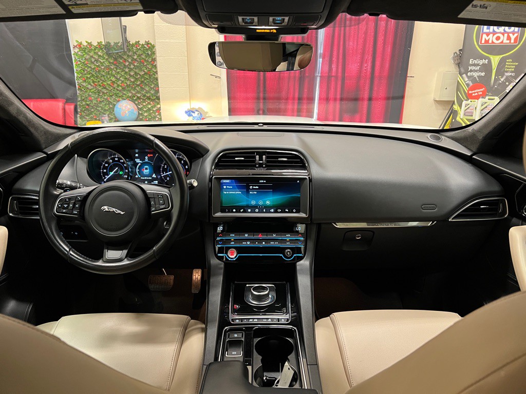 2020 Jaguar F-PACE Image 14