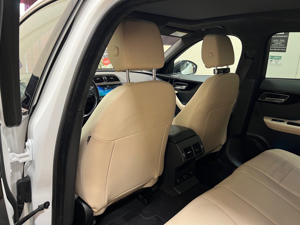 2020 Jaguar F-PACE Image 31