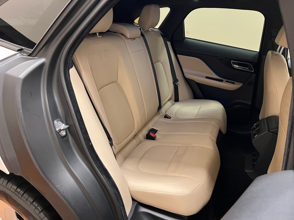 2020 Jaguar F-PACE Image 33
