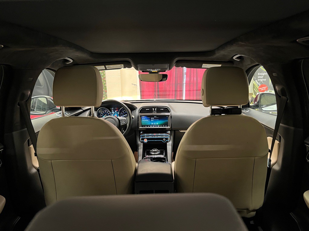 2020 Jaguar F-PACE Image 37