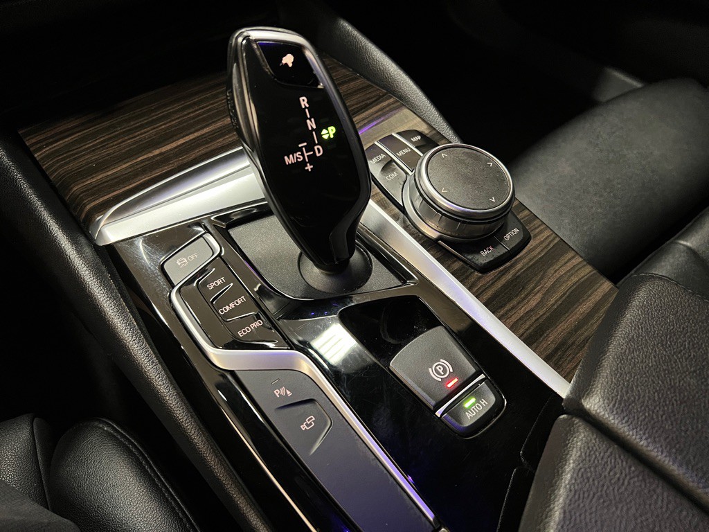 2020 BMW 5 Series Image 26
