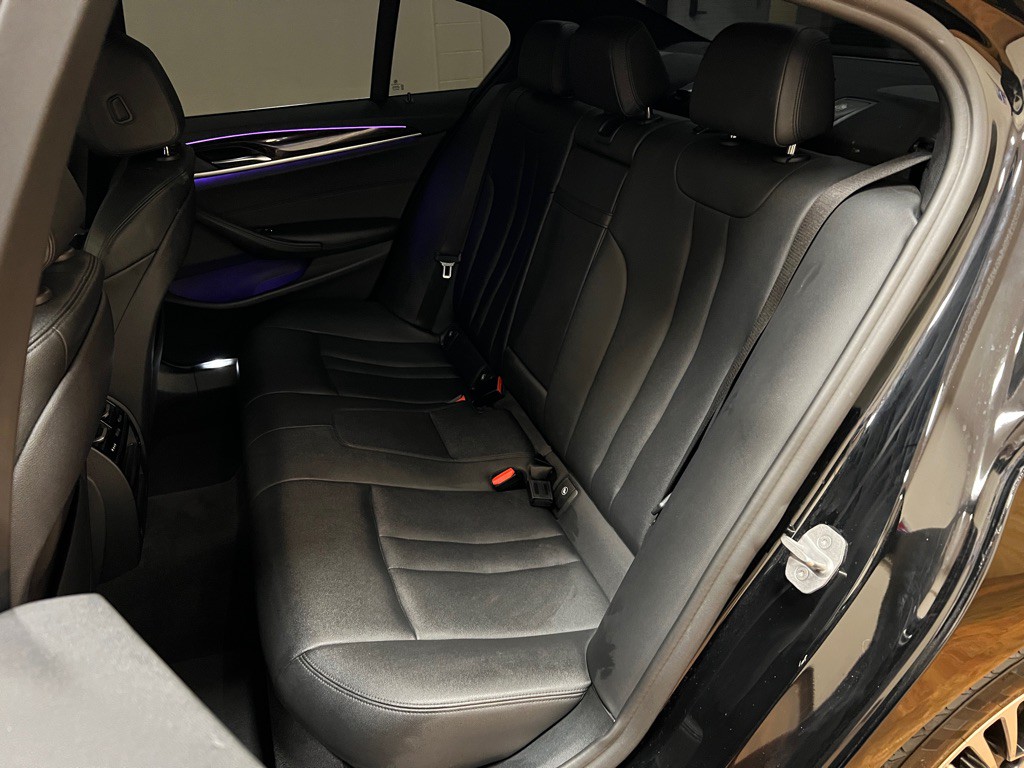 2020 BMW 5 Series Image 32