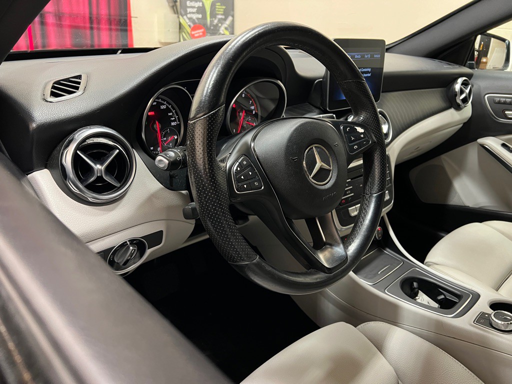 2020 Mercedes-Benz GLA-Class Image 13