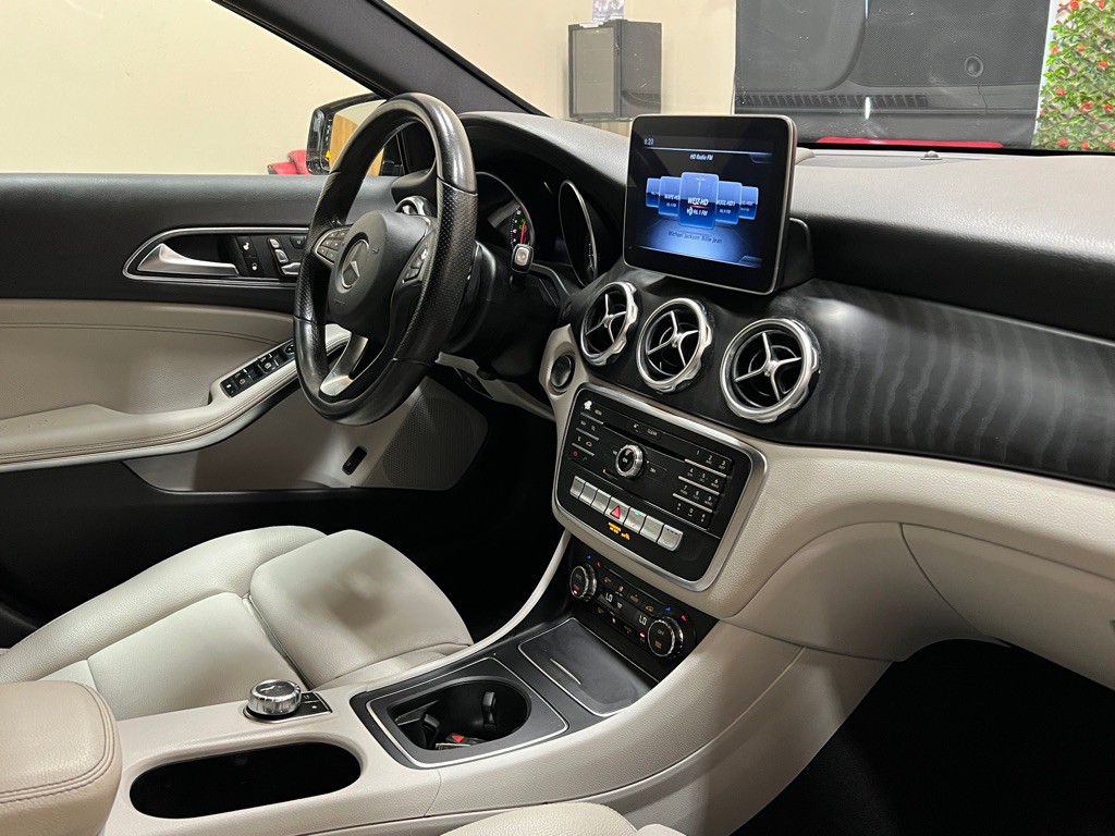2020 Mercedes-Benz GLA-Class Image 15