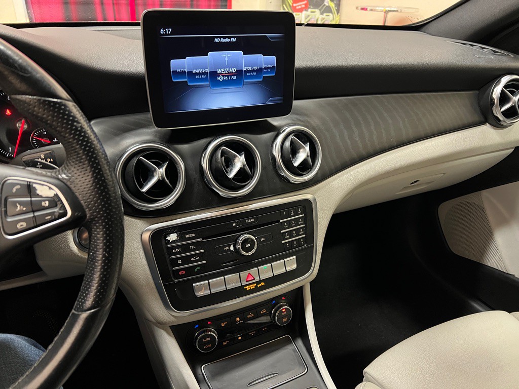 2020 Mercedes-Benz GLA-Class Image 21