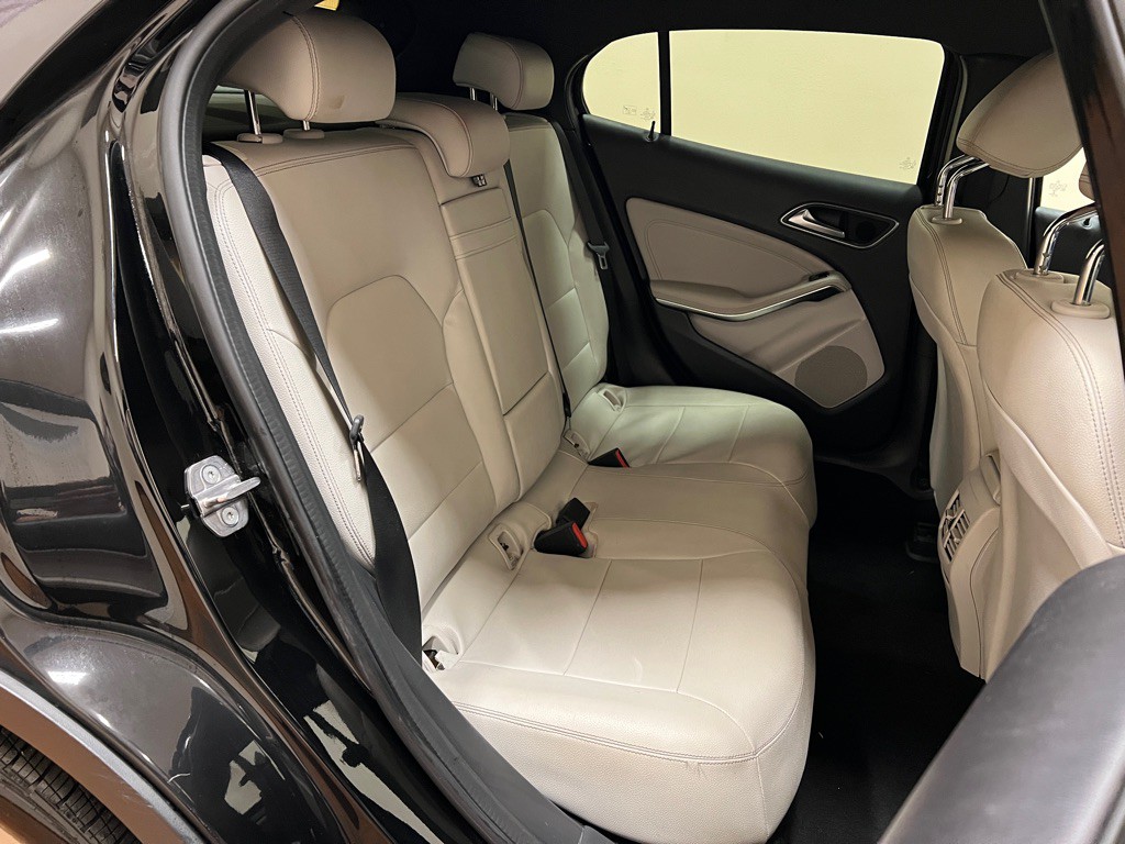 2020 Mercedes-Benz GLA-Class Image 30