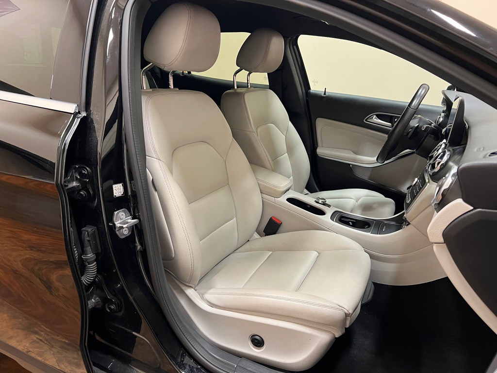 2020 Mercedes-Benz GLA-Class Image 32