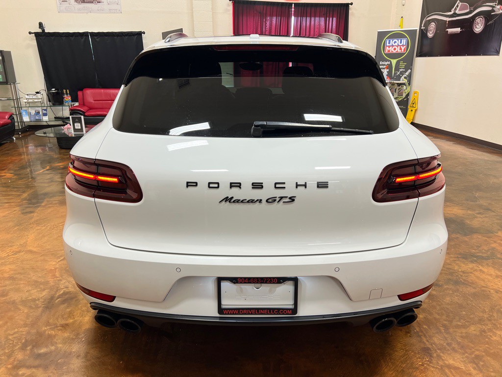 2017 Porsche Macan Image 8