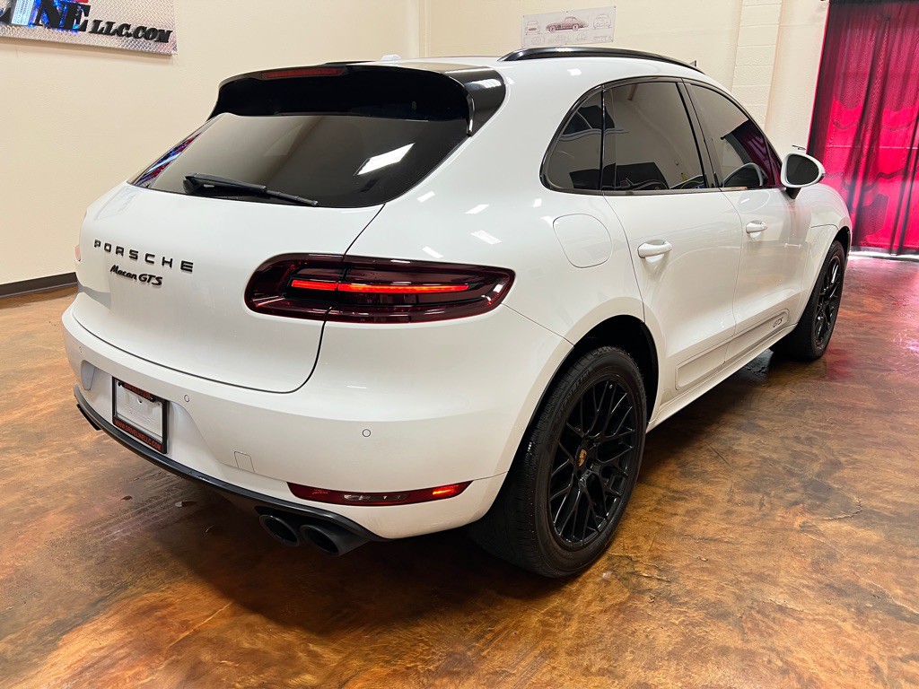 2017 Porsche Macan Image 9