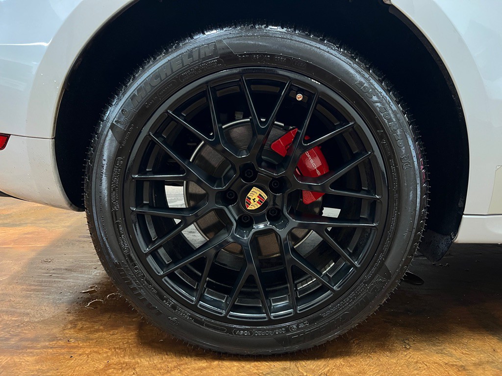 2017 Porsche Macan Image 12