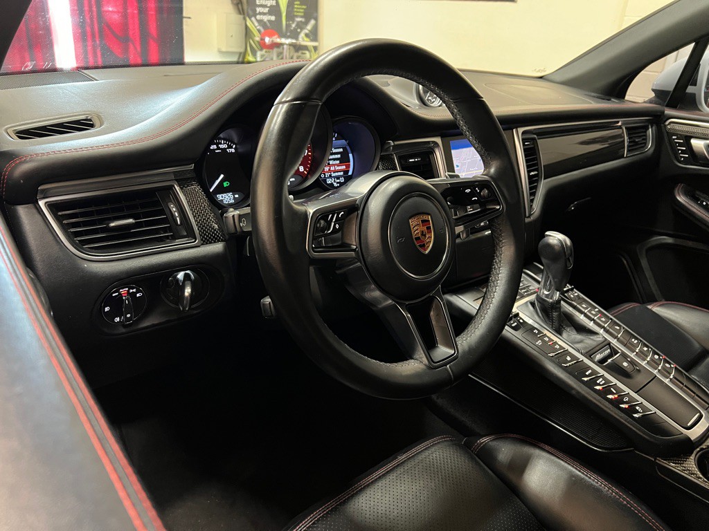 2017 Porsche Macan Image 13