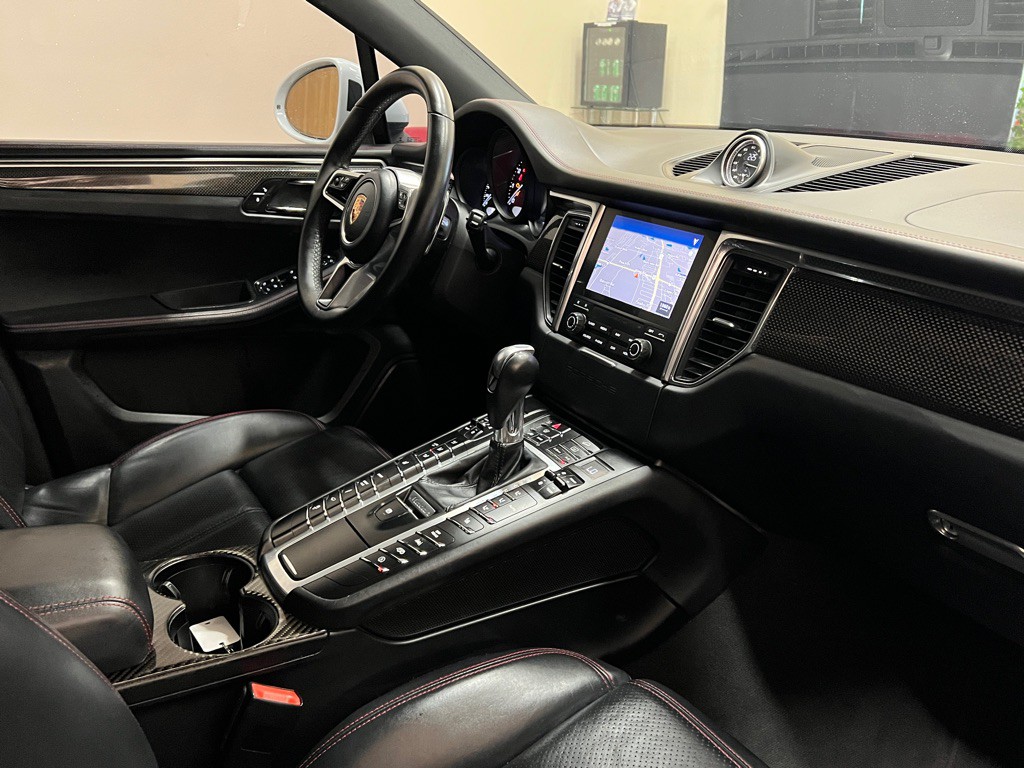 2017 Porsche Macan Image 15