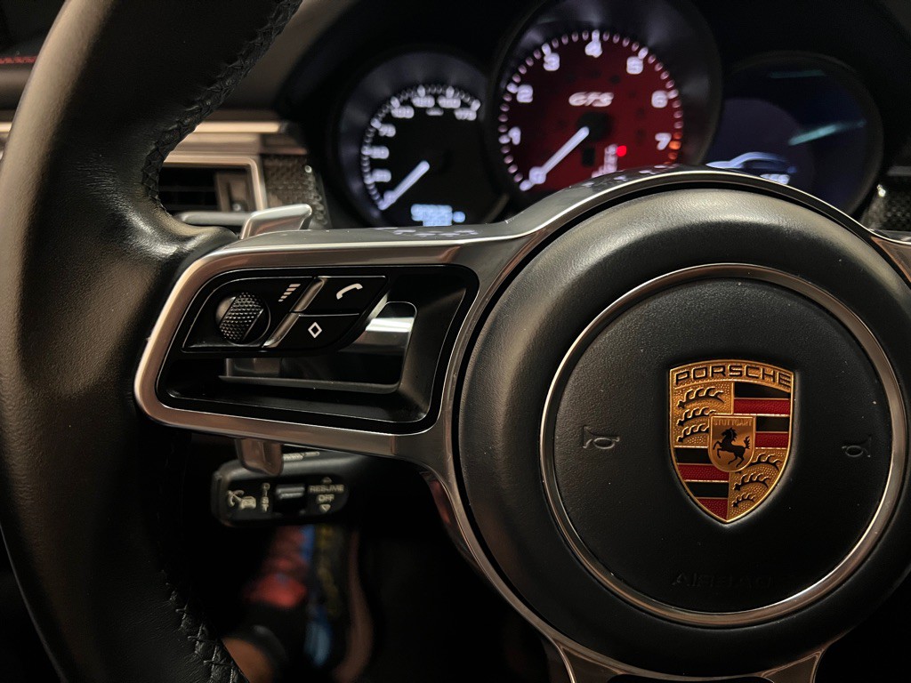 2017 Porsche Macan Image 17