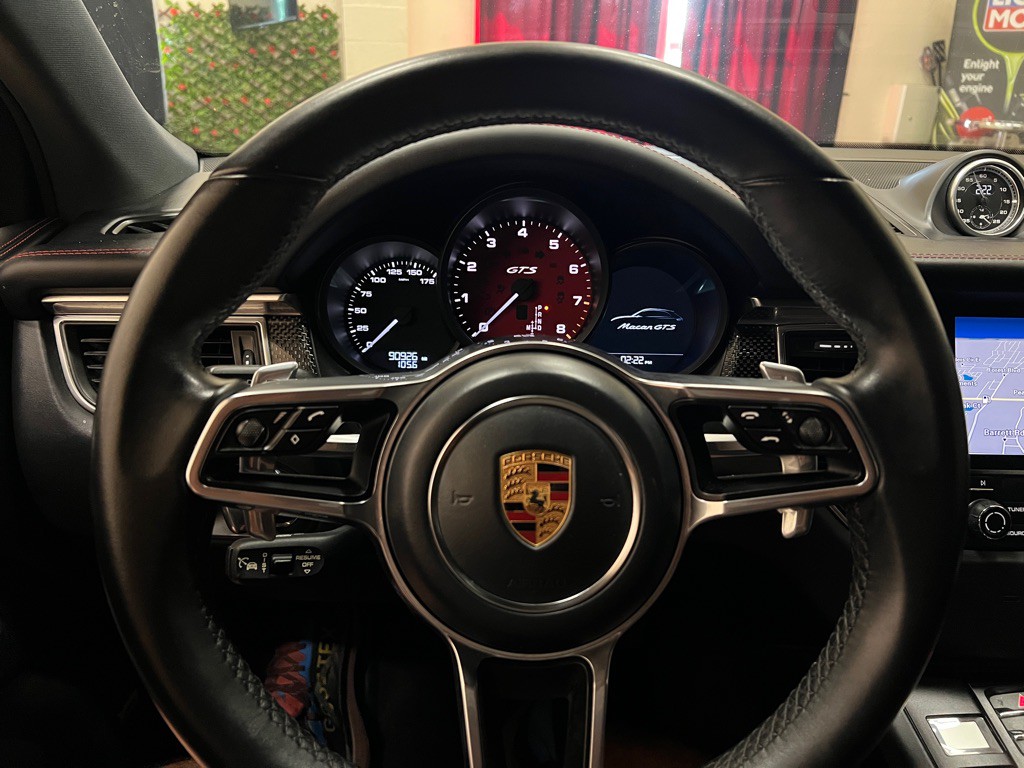 2017 Porsche Macan Image 18