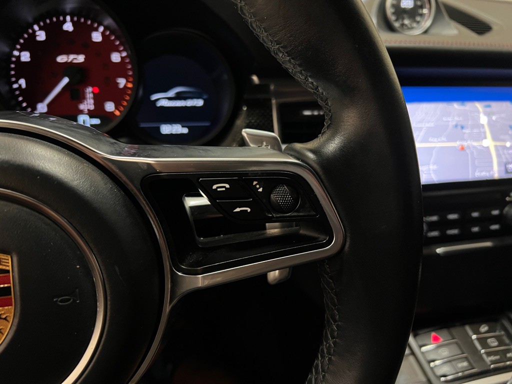 2017 Porsche Macan Image 19