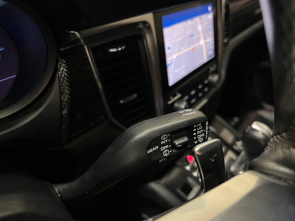 2017 Porsche Macan Image 21