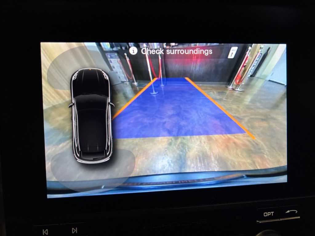 2017 Porsche Macan Image 25