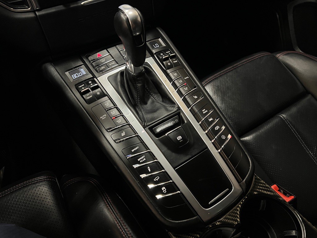 2017 Porsche Macan Image 26