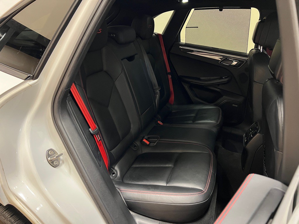 2017 Porsche Macan Image 33