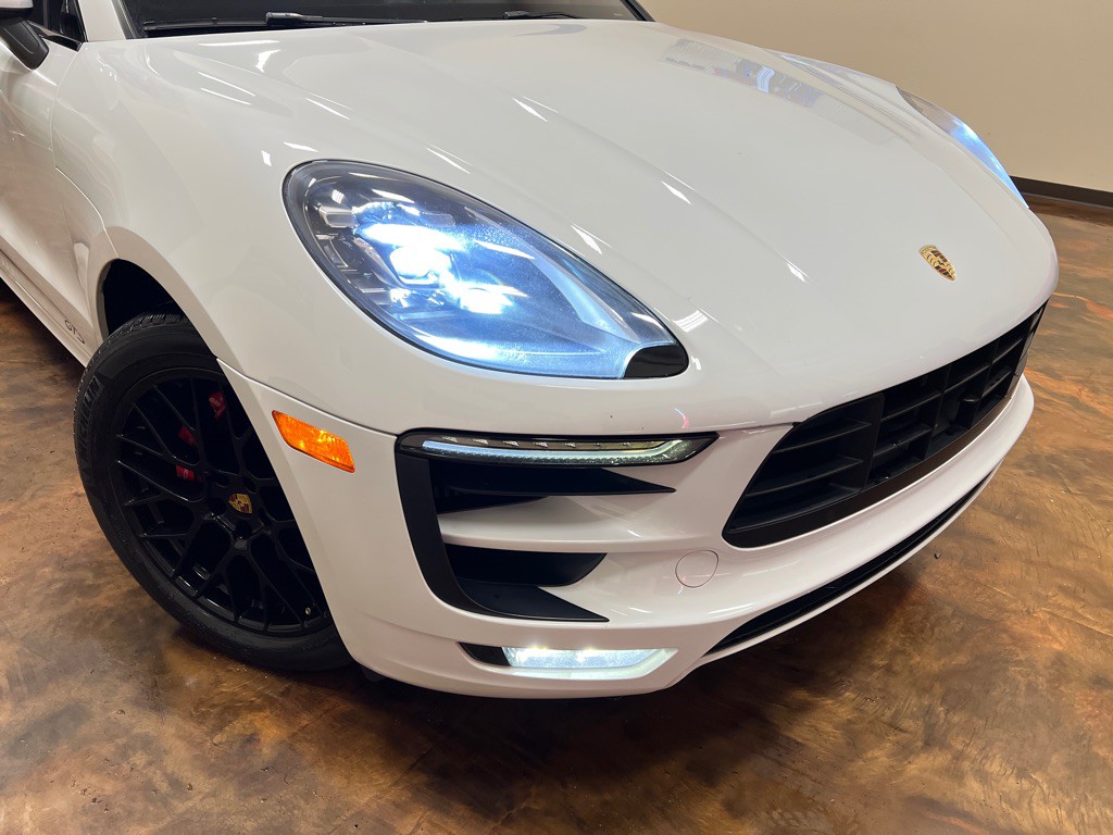 2017 Porsche Macan Image 43