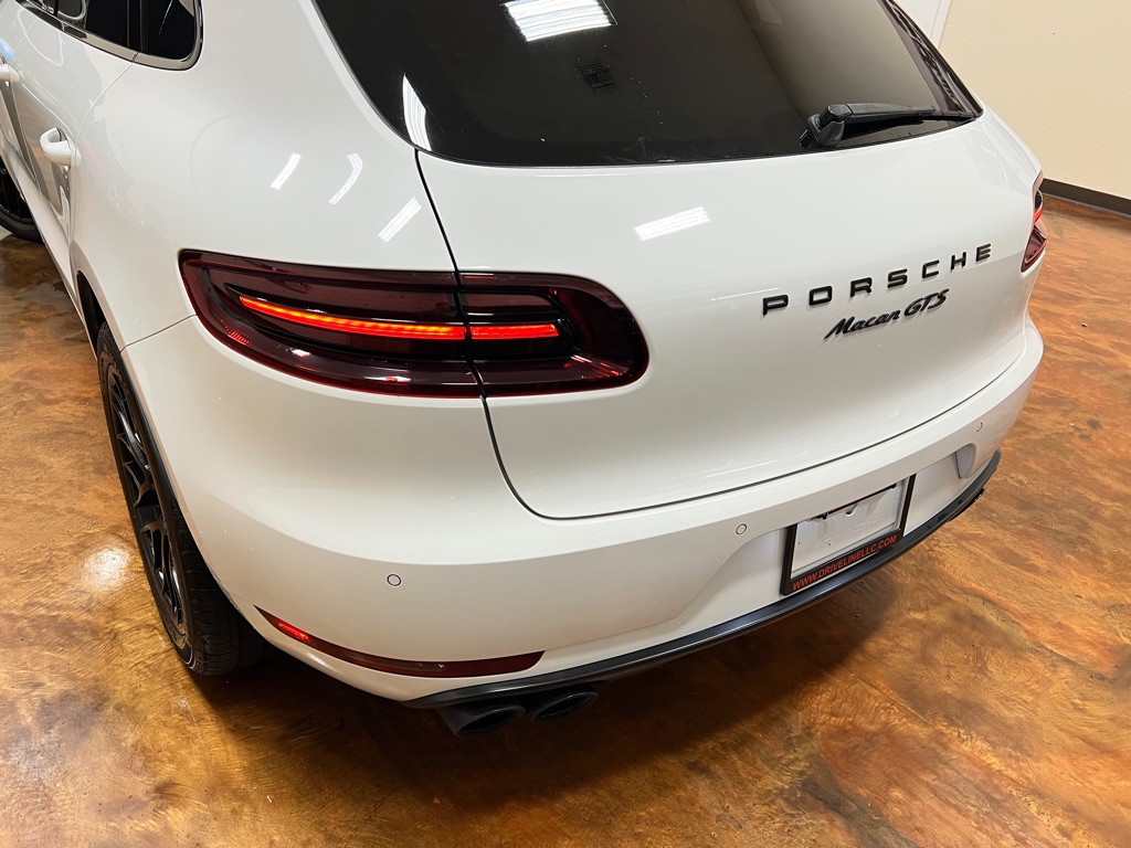 2017 Porsche Macan Image 44
