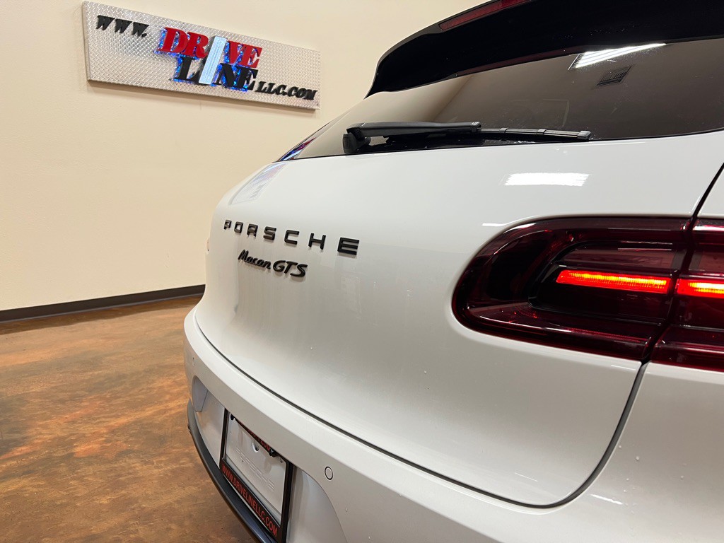 2017 Porsche Macan Image 46