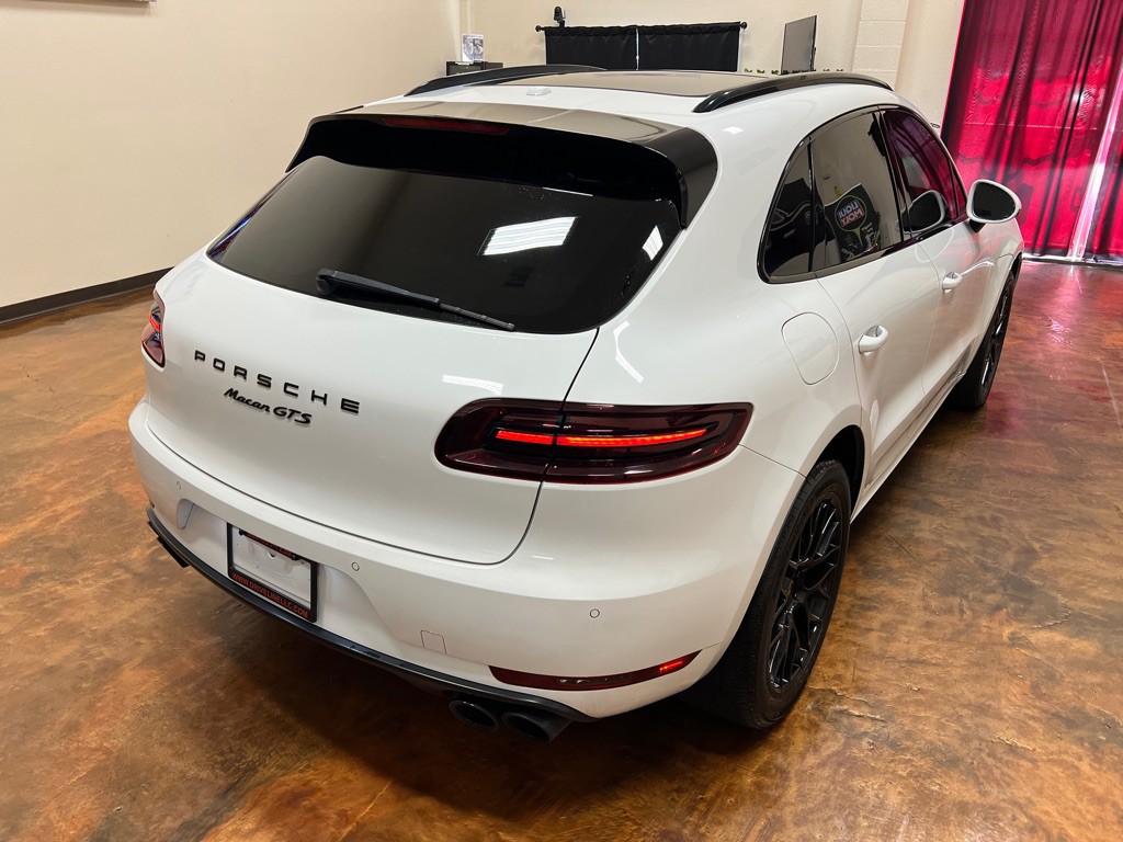 2017 Porsche Macan Image 48