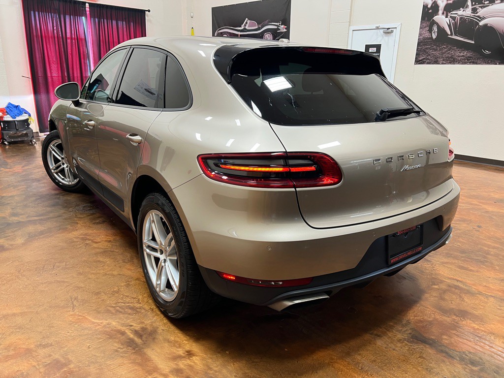 2017 Porsche Macan Image 2